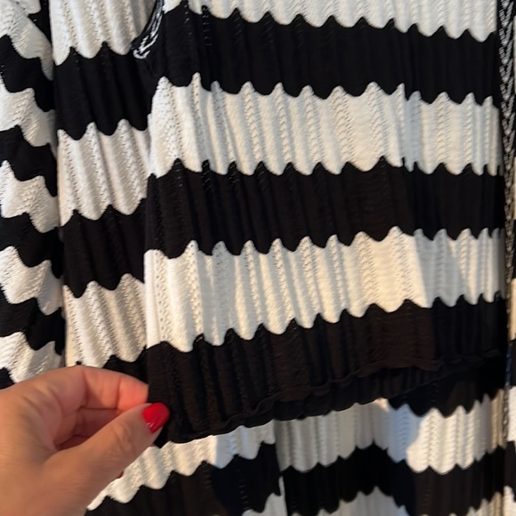 Sweater set with crop top and cardigan. Black and cream - Picture 6 of 7